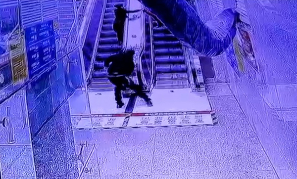 職旅同協上演電梯救人驚險片段.jpg